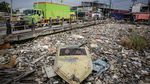 Jorok! Sampah Selimuti Aliran Kali Dadap
