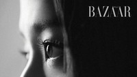 Sementara Jisoo mengaku tak menemukan masalah untuk berbagi waktu antara kehidupannya sebagai idola dan aktris. Foto: (dok. Harpers Bazaar)