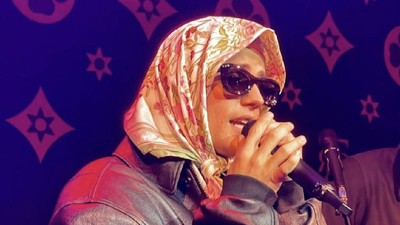 8 Potret Justin Bieber Pakai Hijab Saat Konser, Dituding Hina Agama Islam