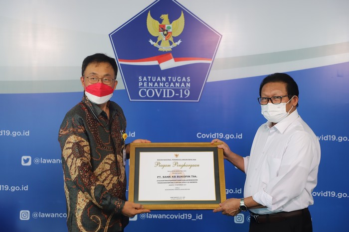 KB Kookmin Bank & KB Bukopin Beri Donasi 400.000 Masker KF94 ke BNPB