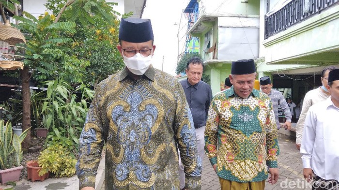 Kunjungi Ketua PWNU Jatim, Anies Disebut 'Calon Presiden' Kunjungi Ketua PWNU Jatim, Anies Disebut 'Calon Presiden'