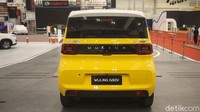 Mobil listrik mungil Wuling dengan platform GSEV ini sangat populer di China. Mobil dengan dimensi kompak ini biasa digunakan untuk transportasi harian. Wuling mengklaim, berkat ukurannya yang kecil, platform GSEV menjadi mudah untuk parkir. Foto: Rifkianto Nugroho