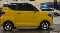 Di negara asalnya, China, mobil listrik Wuling yang cocok untuk perkotaan djual murah meriah, bahkan ada yang di bawah Rp 100 juta. Foto: Rifkianto Nugroho