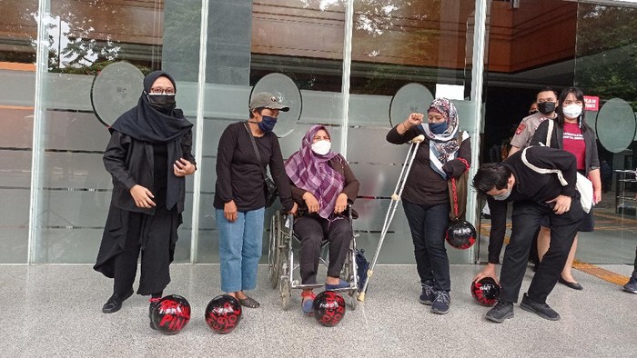 LBH dan 19 Warga Gugat Jokowi-Maruf Amin Terkait Pinjaman Online