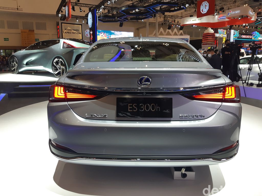 Lexus ES 300 h