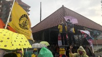 Reni menjelaskan, Rektor UI telah bertindak semena-mena untuk memuluskan proses terbitnya PP No 75 Tahun 2021. Salah satunya, dengan memecat Warek Bidang Akademik dan Kemahasiswaan Periode 2019-2024, Rosari Saleh, tanpa alasan. Foto: (Muhammad Hanafi Aryan-detikcom)