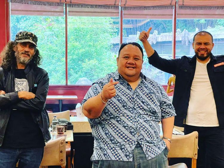 Mengenang Mendiang Rony Dozer saat Cicip Soto hingga Donat