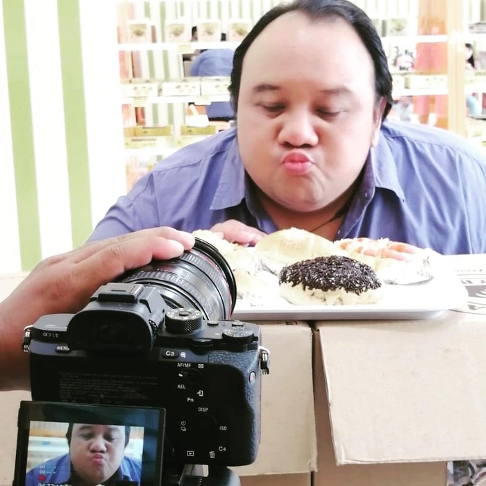 Mengenang Mendiang Rony Dozer saat Cicip Soto hingga Donat Mengenang Mendiang Rony Dozer saat Cicip Soto hingga Donat