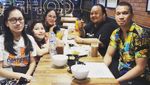 Mengenang Mendiang Rony Dozer saat Cicip Soto hingga Donat
