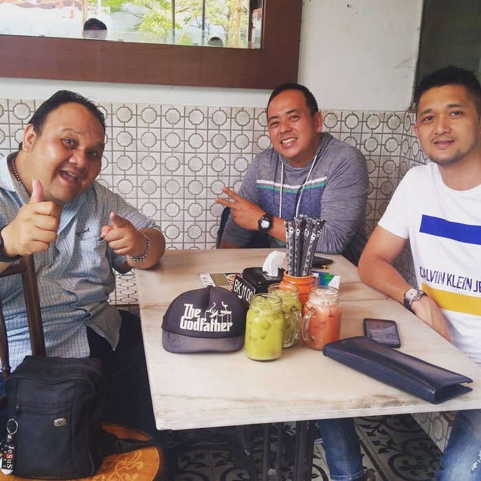 Mengenang Mendiang Rony Dozer saat Cicip Soto hingga Donat Mengenang Mendiang Rony Dozer saat Cicip Soto hingga Donat