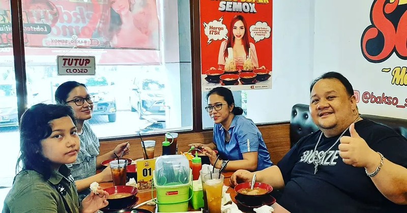 Mengenang Mendiang Rony Dozer saat Cicip Soto hingga Donat