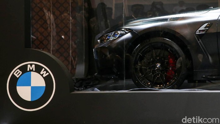 Mobil BMW Ini Hanya Ada Satu di ASEAN BMW menampilkan mobil konsep M4 G82 yang berkolaborasi dengan streetwear ternama asal New York Amerika Serikat, Kith, di ajang GIIAS 2021, Tangerang Selatan, Kamis (11/11/2021). Model ini dijual terbatas sebanyak 150 unit saja di seluruh dunia dan hanya ada 1 unit saja di Asia Tenggara.