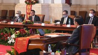 Turut mendampingi dalam dialog tersebut, Ketua ABAC Indonesia Anindya Bakrie, Menteri Perdagangan Muhammad Lutfi, Wakil Menteri Luar Negeri Mahendra Siregar, dan Direktur Jenderal Asia Pasifik dan Afrika Kementerian Luar Negeri Abdul Kadir Jailani.