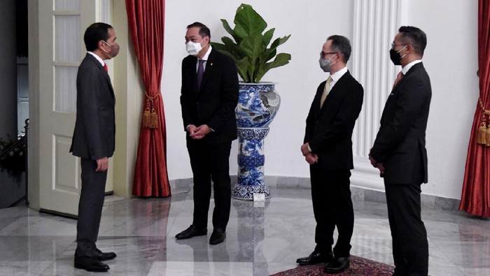 Momen Jokowi Bicara Pemberdayaan UMKM-Perubahan Iklim Presiden Joko Widodo berdialog dengan para pimpinan negara anggota APEC dan anggota ABAC dalam KTT APEC Business Advisory Council (ABAC) secara virtual.