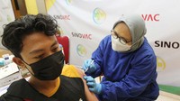 Vaksinasi ini pun digelar dalam rangka memperingati Hari Kesehatan Nasional.