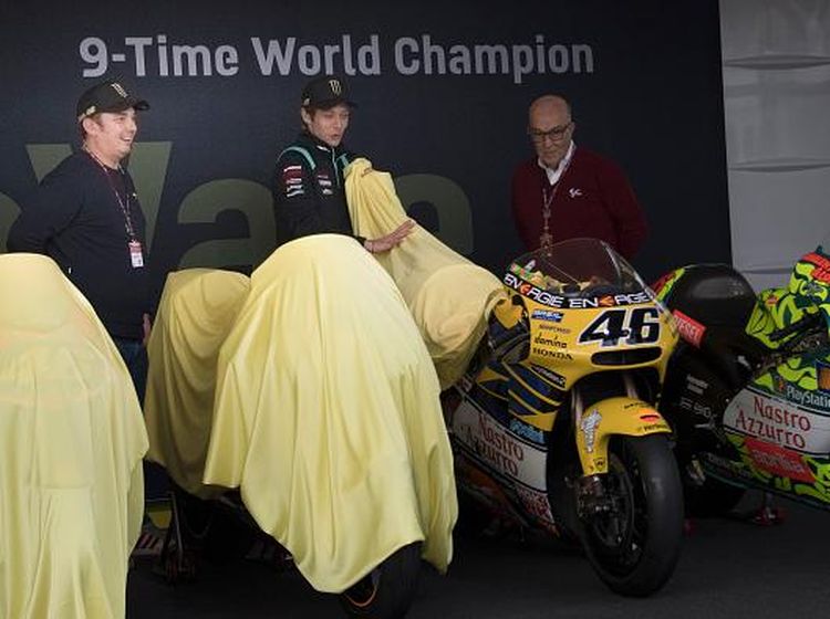 Sangar! Valentino Rossi Pamer 9 Motor Juara Dunianya