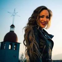 Tahun ini Naidelyn Navarrete yang bermain sebagai Renata Sánchez Gabito dalam Amigos X Siempre telah berusia 33 tahun. Dilihat dari postingannya, penampilan Naidelyn semakin mempesona. Foto: Instagram @naidelynng