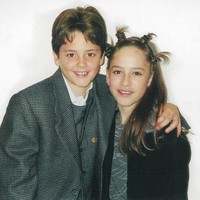 Ini potretnya bersama Santiago yang menjadi pacar Renata di Amigos X Siempre. Ia mengunggah foto ini untuk memberikan ucapan selamat ulang tahun pada mantan lawan mainnya itu.Foto: Instagram @naidelynng