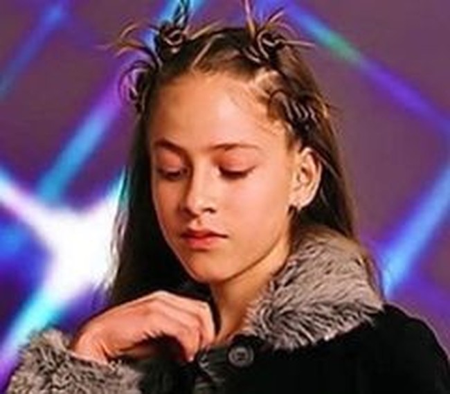 Telenovela pernah merajai televisi Indonesia di era 90an dan awal 200an. Meski kini tak lagi populer, para pemirsa pasti masih ingat sejumlah pemain atau karakter ikonik. Salah satunya adalah Renata di Amigos X Siempre yang diperankan Naidelyn Navarrete. Foto: Instagram @naidelynng