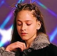 Telenovela pernah merajai televisi Indonesia di era 90an dan awal 200an. Meski kini tak lagi populer, para pemirsa pasti masih ingat sejumlah pemain atau karakter ikonik. Salah satunya adalah Renata di Amigos X Siempre yang diperankan Naidelyn Navarrete. Foto: Instagram @naidelynng