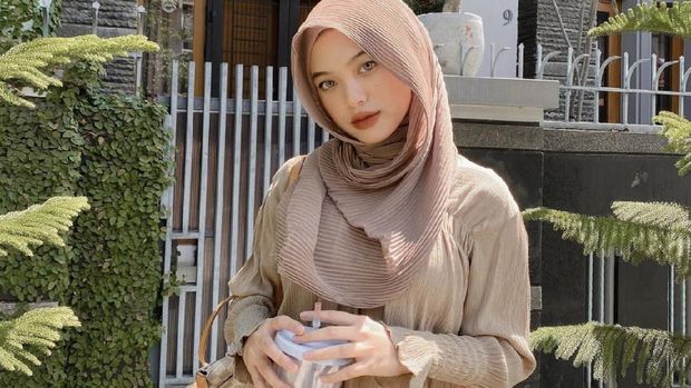 Selebgram Namira akan dipersunting YouTuber Delfano Charies.