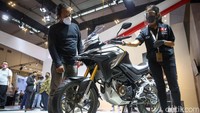 Motor ini diklaim menjadi yang pertama di segmen 150 cc sport adventure pasar otomotif dalam negeri. 