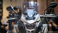 Motor ini juga memiliki shroud dual layer dengan desain yang lebih besar dan sporty.