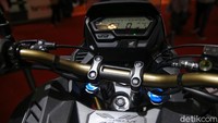 Lalu untuk mesinnya pakai spek 4 tak, DOHC, 4 katup, berpendingin cairan, 149,16 cc dengan spek diameter x langkah 57,3 mm x 57,843 mm. Mesin ini memiliki rasio kompresi 11,3: 1 dan menggunakan tipe transmisi manual 6-percepatan.