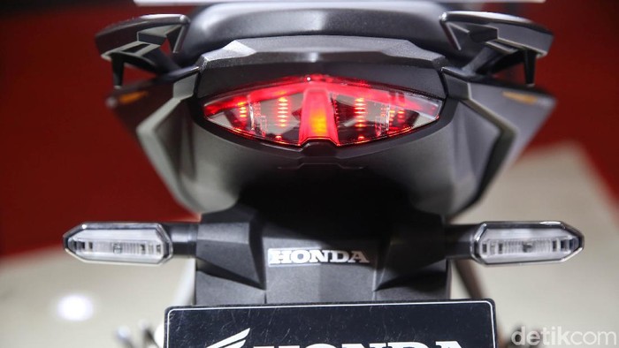 PT Astra Honda Motor (AHM) memperkenalkan motor sport adventure turing 150cc pertama di Indonesia yaitu New CB150X di ajang GIIAS 2021.