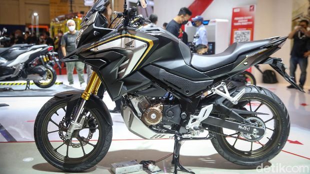 PT Astra Honda Motor (AHM) memperkenalkan motor sport adventure turing 150cc pertama di Indonesia yaitu New CB150X di ajang GIIAS 2021.