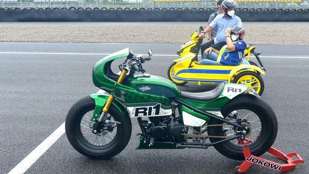 Presiden Joko Widodo menjajal Sirkuit Mandalika, Nusa Tenggara Barat, Jumat (12/11), sebelum gelaran World Superbike. Arsip Foto Biro Setpres