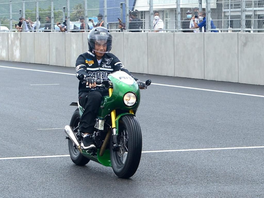 Presiden Joko Widodo menjajal Sirkuit Mandalika, Nusa Tenggara Barat, Jumat (12/11), sebelum gelaran World Superbike. Arsip Foto Biro Setpres