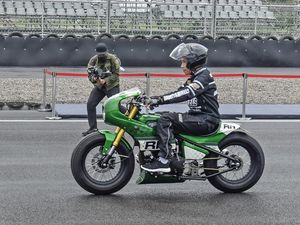 Ini Kawasaki W175 Kustom Jokowi yang Dipakai Ngegas di Mandalika