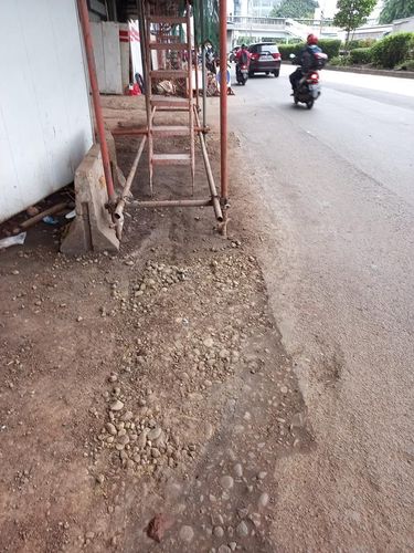 Proyek pemindahan pipa yang katanya belum selesai di Jalan MT Haryono.