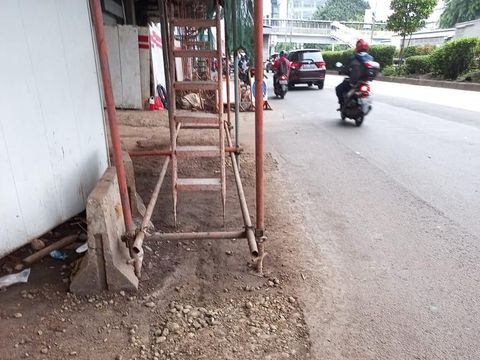 Proyek pemindahan pipa yang katanya belum selesai di Jalan MT Haryono.