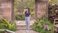 Banyak minum air putih tidak hanya membuat kurus. Tapi juga mampu menyelamatkan jiwa-jiwa yang sudah lama tak terurus, kata Kiky dalam caption fotonya.  Foto: Instagram @kikysaputrii