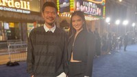 Raline Shah juga berpose dengan sutradara Shang-Chi and the Legend of the Ten Rings, Destin Daniel Cretton, dalam kesempatan yang sama. (Foto: dok. Instagram @ralineshah) 
