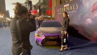 Raline Shah berpose di acara World Premiere Eternals. (Foto: dok. Instagram @ralineshah)