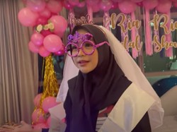 8 Momen Keseruan Kejutan Bridal Shower Ria Ricis yang Dilangsungkan Dini Hari