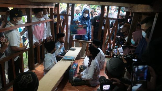 Sandiaga di Desa Wisata Bubohu.