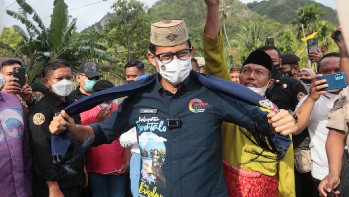 Sandiaga di Desa Wisata Bubohu.