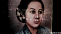 Ibu Rosy dan Ibu Rian ini juga memiliki taman baca yang tersebar di seluruh Indonesia. Hal itu bertujuan untuk mencerdaskan anak bangsa  Indonesia. Memang ibu Rosy dan Rian ini termasuk salah satu sosok yang peduli terhadap pendidikan di Indonesia.