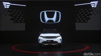 Dari sisi eksterior, Honda SUV RS Concept tampil dengan bodi yang ramping, garis yang tajam dan kokoh, serta grille yang menyatu dengan bodi yang semakin memperkuat karakter sporty.