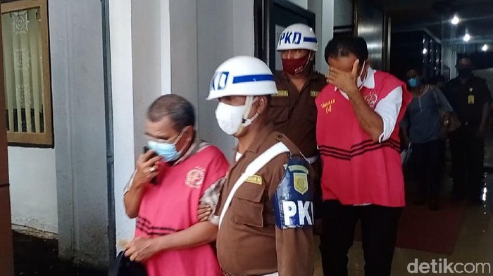 Tersangka Kasus Korupsi Retribusi Pasar di Ambon