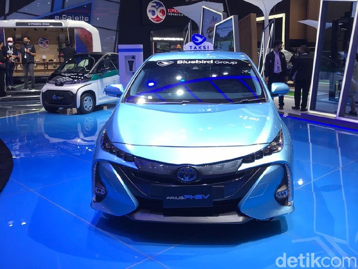 Toyota Prius PHEV jadi Taksi BlueBird