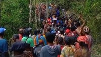 Video tersebut awalnya diunggah di akun Instagram El Ndjukambani, @el.bastel. El, yang menjabat Kepala Seksi Promosi Pariwisata Dinas Pariwisata Timor Tengah Selatan, menceritakan momen tersebut. Screenshot feed Instagram @el.bastel