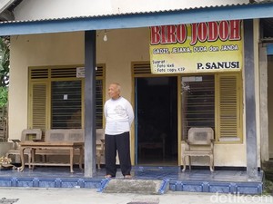 Menjemput Cinta Lewat Kesaktian Biro Jodoh Pak Sanusi