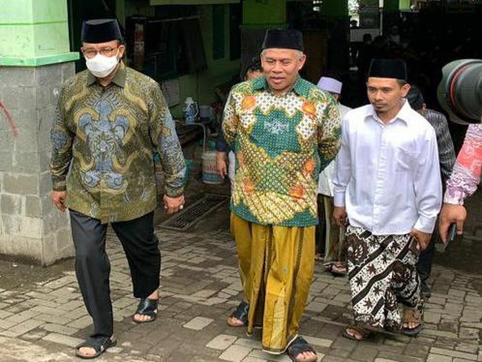 Ketua PWNU Jatim KH Marzuki Mustamar mengaku tidak pernah mendeklarasikan dukungan kepada Anies Baswedan untuk jadi capres. Marzuki menyebut, kunjungan Anies ke Ponpes Sabilurrosyad, Malang hanya sebatas silaturahmi.