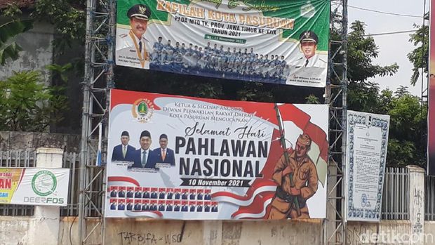 Baliho ucapan 'Selamat Hari Pahlawan Nasional' milik DPRD Kota Pasuruan yang salah tulis sudah diganti. Baliho salah tulis ternyata di dua lokasi.