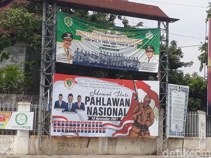 Baliho ucapan Selamat Hari Pahlawan Nasional milik DPRD Kota Pasuruan yang salah tulis sudah diganti. Baliho salah tulis ternyata di dua lokasi.